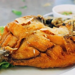 ปลากระพงทอดน้ำปลา