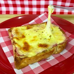 ปังกระเทียมแฮมชีส