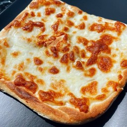 พิซซ่าโฮมเมดชีสเลิฟเวอร์