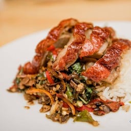 ข้าวกะเพราเป็ดย่าง