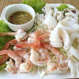 ยำทะเลรวม (กุ้ง หอย หมึก)