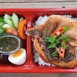 ข้าวหน้าปลาทอด