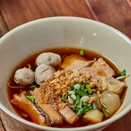 ก๋วยเตี๋ยวรวมเนื้อ