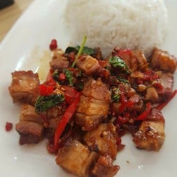 กระเพราหมูกรอบ เป็นกับข้าว