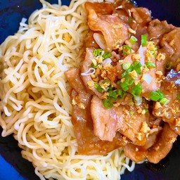 บะหมี่กระเทียมหมูสับ