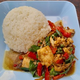 ปลากระพงผัดฉ่าราดข้าว