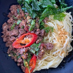 บะหมี่กะเพราเนื้อสับ