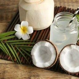 น้ำหอมB.ชุดเกี๊ยวหมู-ไก่ทอดต้มยำ(น้ำข้น) + ลาบหมูยอ + น้ำมะพร้าวสด 1 ขวด