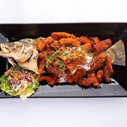 ปลากะพงทอดราดซอสฉู่ฉี่