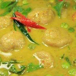 แกงเขียวหวานลูกชิ้นปลากราย