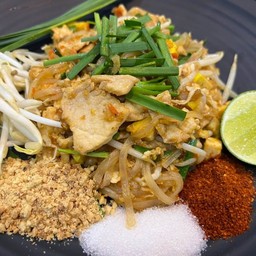 ผัดไทยไก่ 59