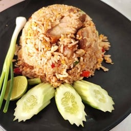 ข้าวผัดหมูกรอบคลุกน้ำพริกกะปิ