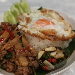 บ้านกะเพราตามสั่ง คุณหน่อย