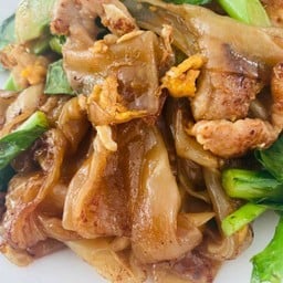 ผัดซีอิ้วเส้นใหญ่