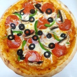 พิซซ่าหน้าสุพรีมเปเปอร์โรนี