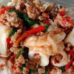 กะเพรารวม (กับข้าว)