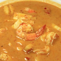 แกงคั่วกุ้งยอดมะพร้าว