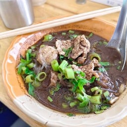 ก๋วยเตี๋ยวเรือ,หมูกระทะ,อาหารอีสาน ลุงขวัญ