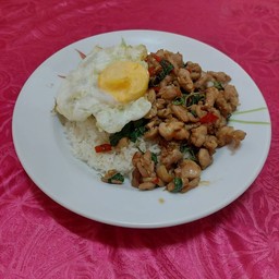 ครัวเดือนตะวันกระเพราซิ่ง