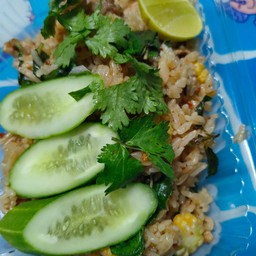 ข้าวคลุกกะเพราหมูสับ