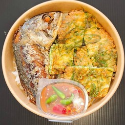 ข้าวปลาทูทอด+ไข่เจียวชะอม+น้ำพริกกะปิ