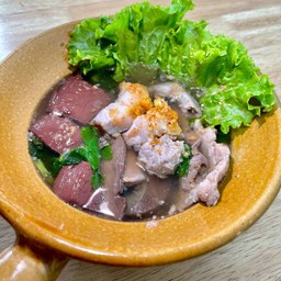 ต้มเลือดหมูพิเศษ ((พิเศษ))