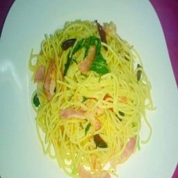 สปาเก็ตตี้แฮมผัดเกลือ