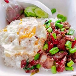 กระเพราหมูกรอบ