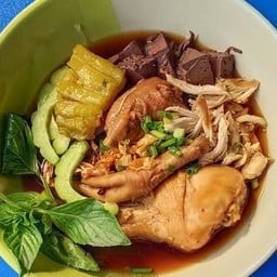 ก๋วยเตี๋ยวไก่มะระ  (หน้าเซเว่นเจริญพัฒนา 10)