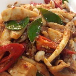 ข้าวผัดพริกแกงเห็ดสามอย่าง