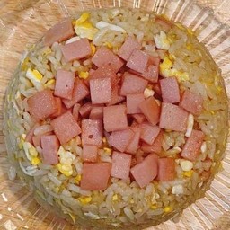 ข้าวผัดแฮมใส่ไข่