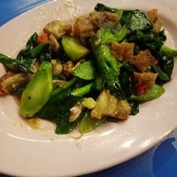 คะน้าหมูกรอบ