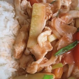 ผัดเปรี๊ยวหวานไก่