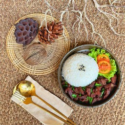 ข้าวเนื้อหลบแดด
