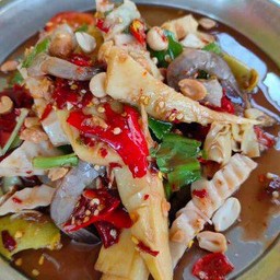 ตำเหลาหน่อไม้กุ้งสดหมูยอขาไก่น้ำปลาร้านัวๆ