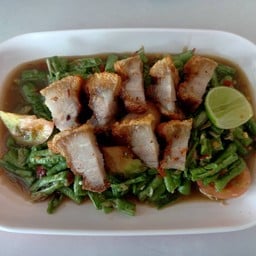 ตำถั่วปลาร้าหมูกรอบ