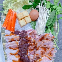 เม้าท์มอย ซอย 10 ( อาหารอีสาน-จิ้มจุ่ม-หมูกระทะ-แจ่วฮ้อน-ตามสั่ง-ชากาแฟสด-ขนมปังปิ้ง-เหล้าปั่น)