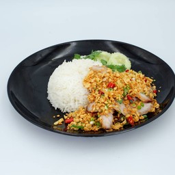 ข้าวคอหมูย่างผัดพริกเกลือ