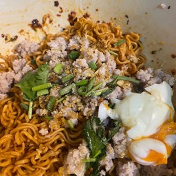 ไวไวแห้งต้มยำแซ่บ+ไข่