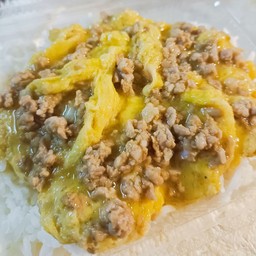ข้าวไข่ข้นหมูสับ สิงคโปร์