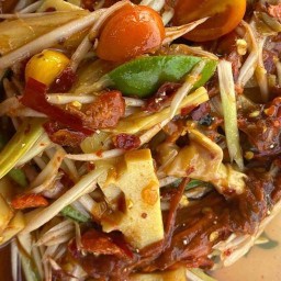 ส้มตำไก่ย่างแดง