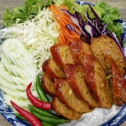 ไส้อั่วเชียงใหม่+ผักสด