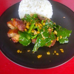 ข้าวแขนงหมูกรอบ