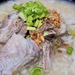ข้าวต้มกระดูกหมูอ่อน