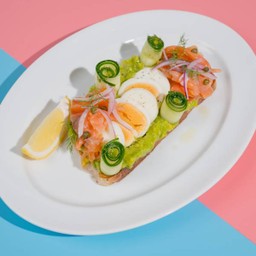 Smashed & Smoked on toast(สแมชสโมคออนโทส)