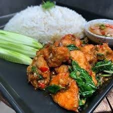 ข้าวกระเพราแซลมอน