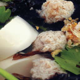 แกงจืดเต้าหู้หมูสับสาหร่ายทะเล
