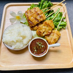 ชุดสุดคุ้ม(ชุดเล็ก)หมูปิ้งนมสด12 ไม้ ข้าวเหนียว 2 ห่อ