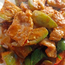 ข้าวพริกแกงหมูมะเขือ
