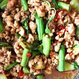 กระเพราหมูสับเป็น(กับข้าว)